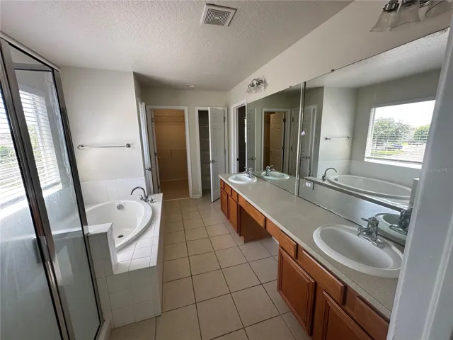 primary bedroom bath