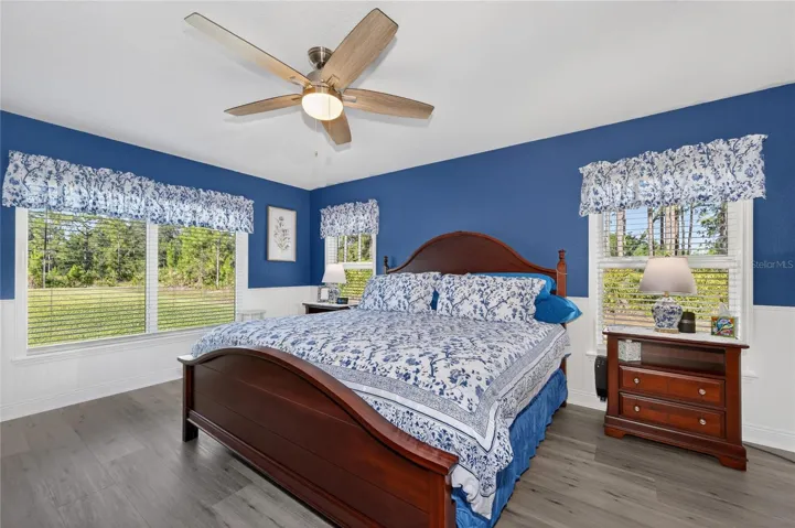 Huge primary bedroom