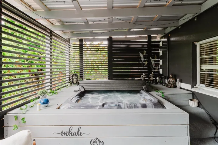 Hot Tub/ Enjoy