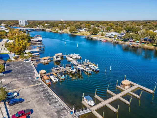 Boat club/boat rentals at Ricks on the river