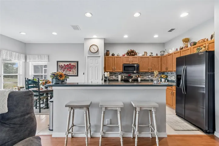 Breakfast bar, kitchen and dinette