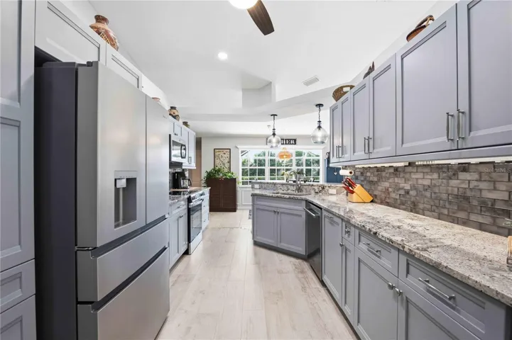 Gourmet kitchen