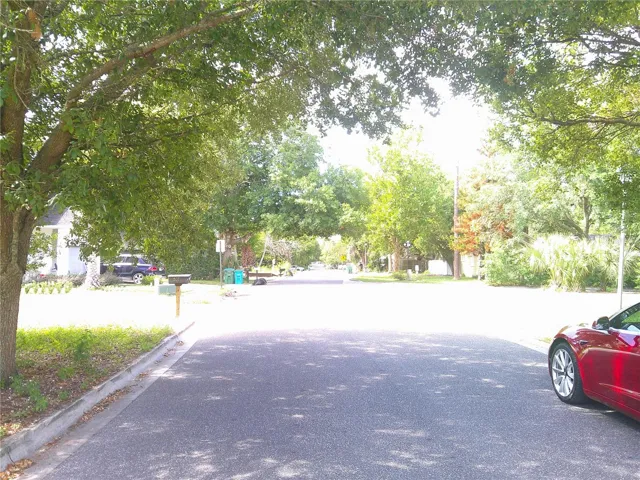 View South along Ridgewood Avenue from vicinity of easement to property