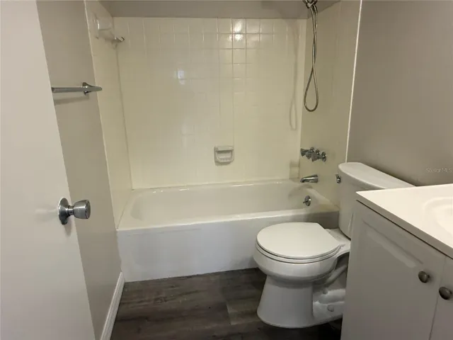 Bathroom 2 with tub