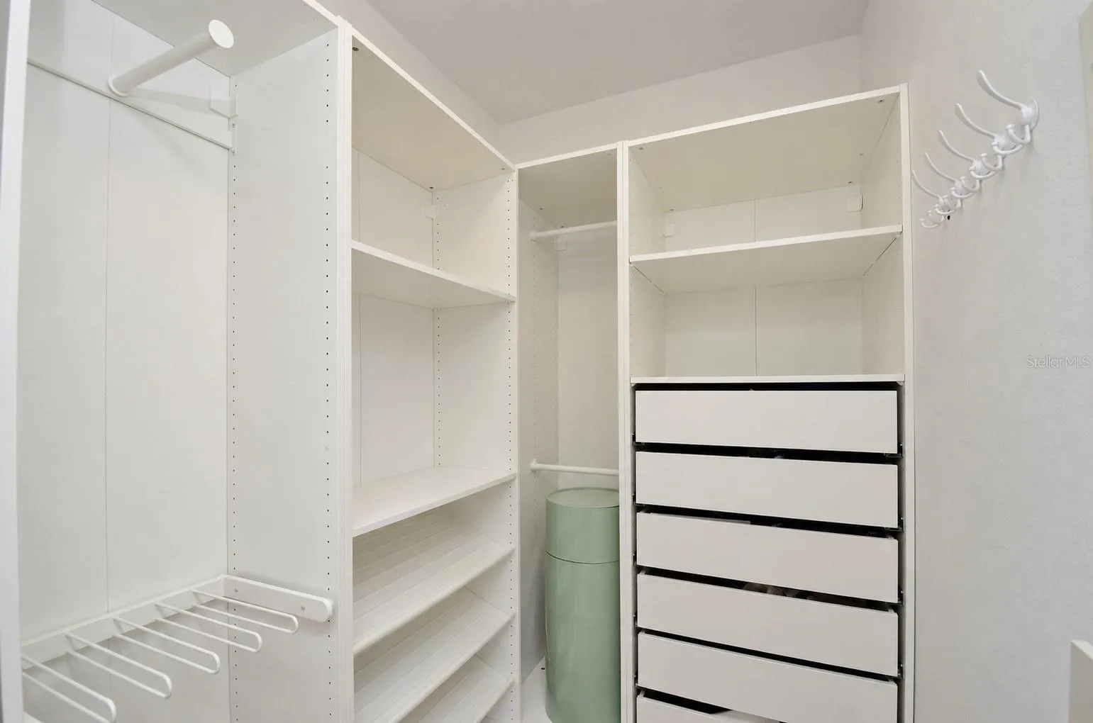 Walking closet