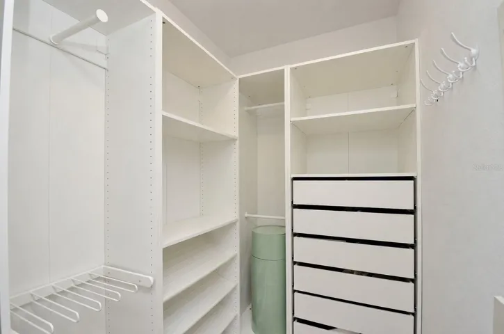 Walking closet