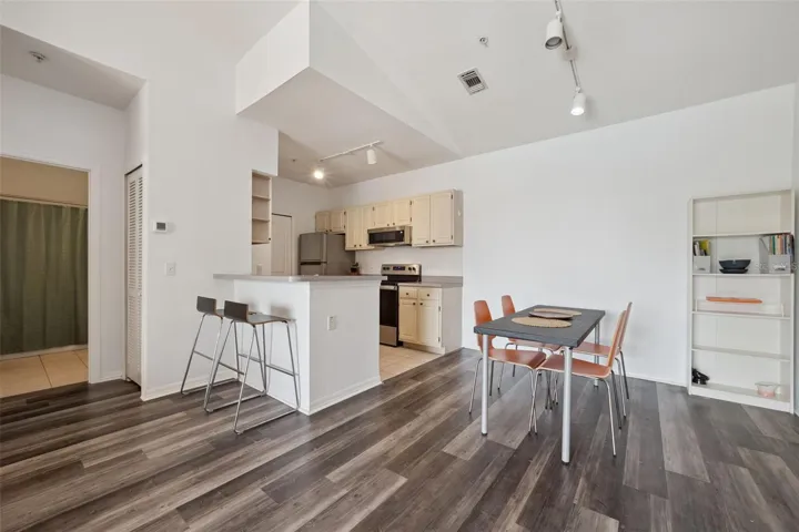 Dining room and eating area at the bar in the kitchen