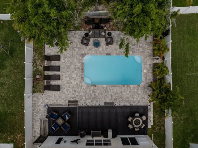 Back pool side