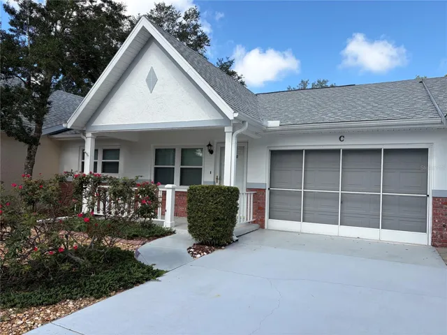 One and a half car garage with screen