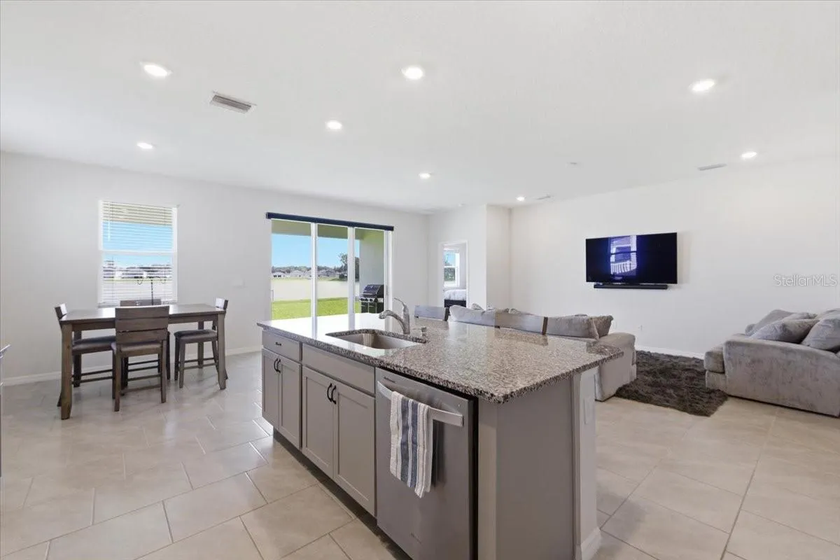 1413 Tropical Oasis Ave, Plant City, Florida 33565 — photo 8