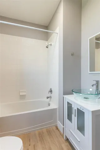 Bathroom first floor
