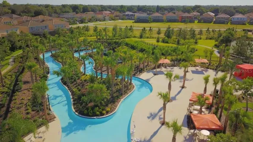 Club House Pool Lyze