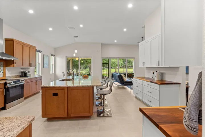 Large Island with sink...4 Bar Stools convey!