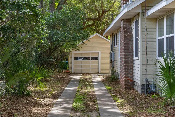 Detached garage