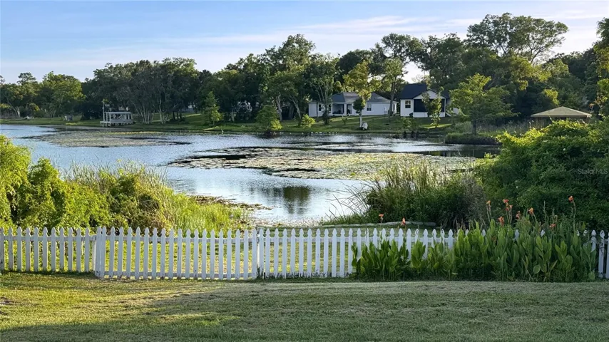 Relaxing view of Lake Gandy!