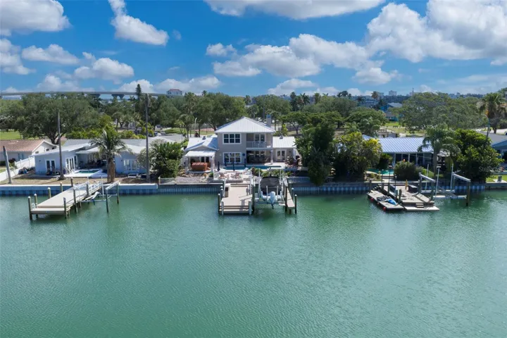 Great location on wide deep water canal with access to the Gulf