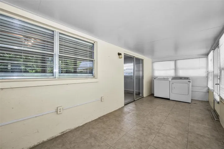 Florida Room - Washer & Dryer included