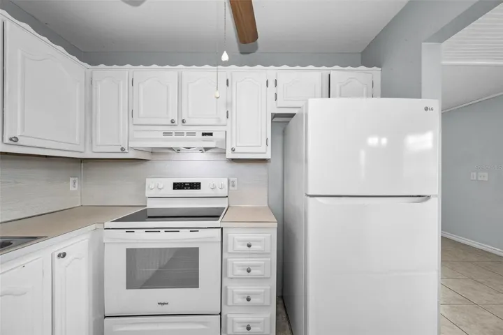 Range & Refrigerator