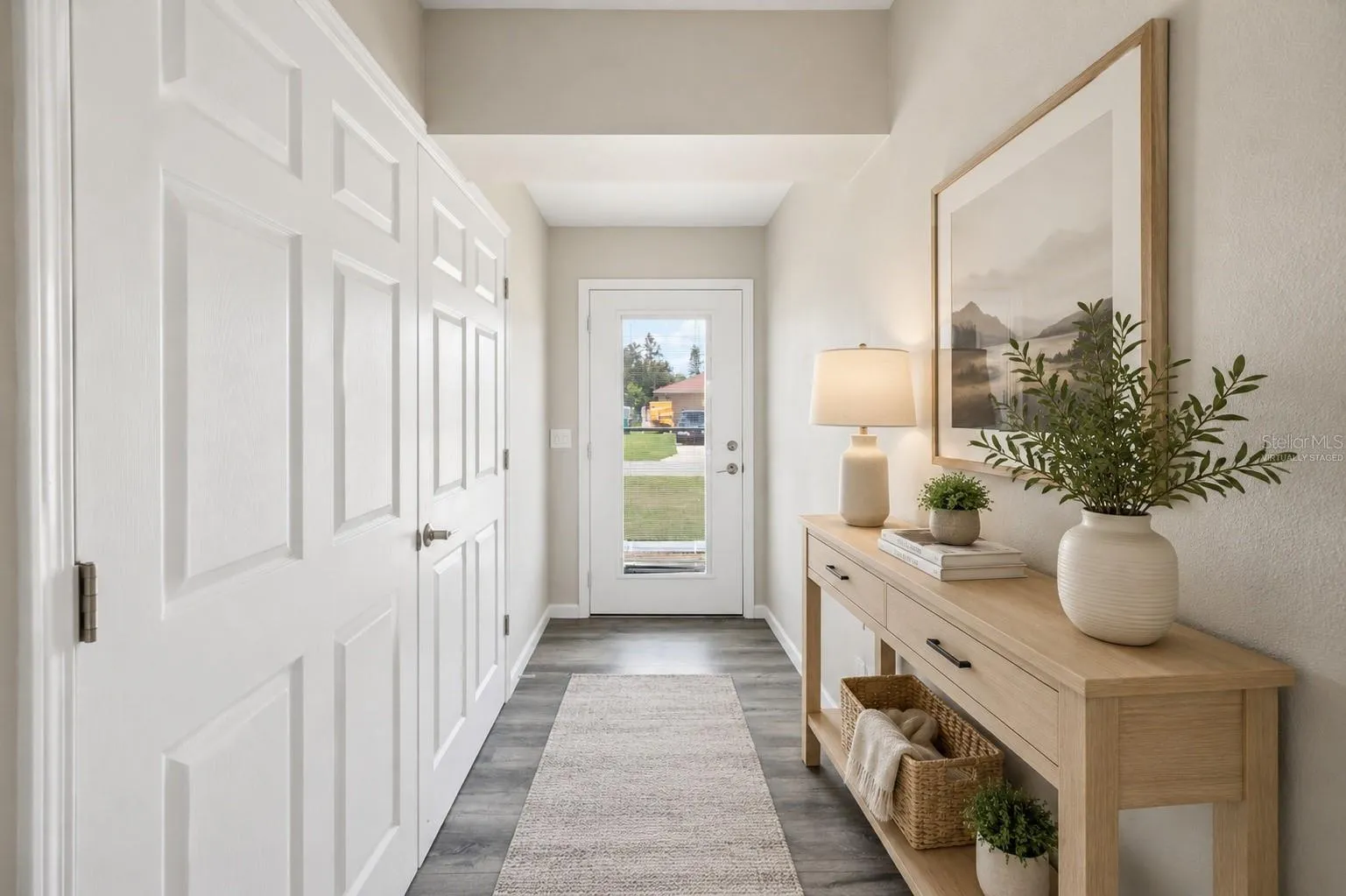 entrywayvirtually staged