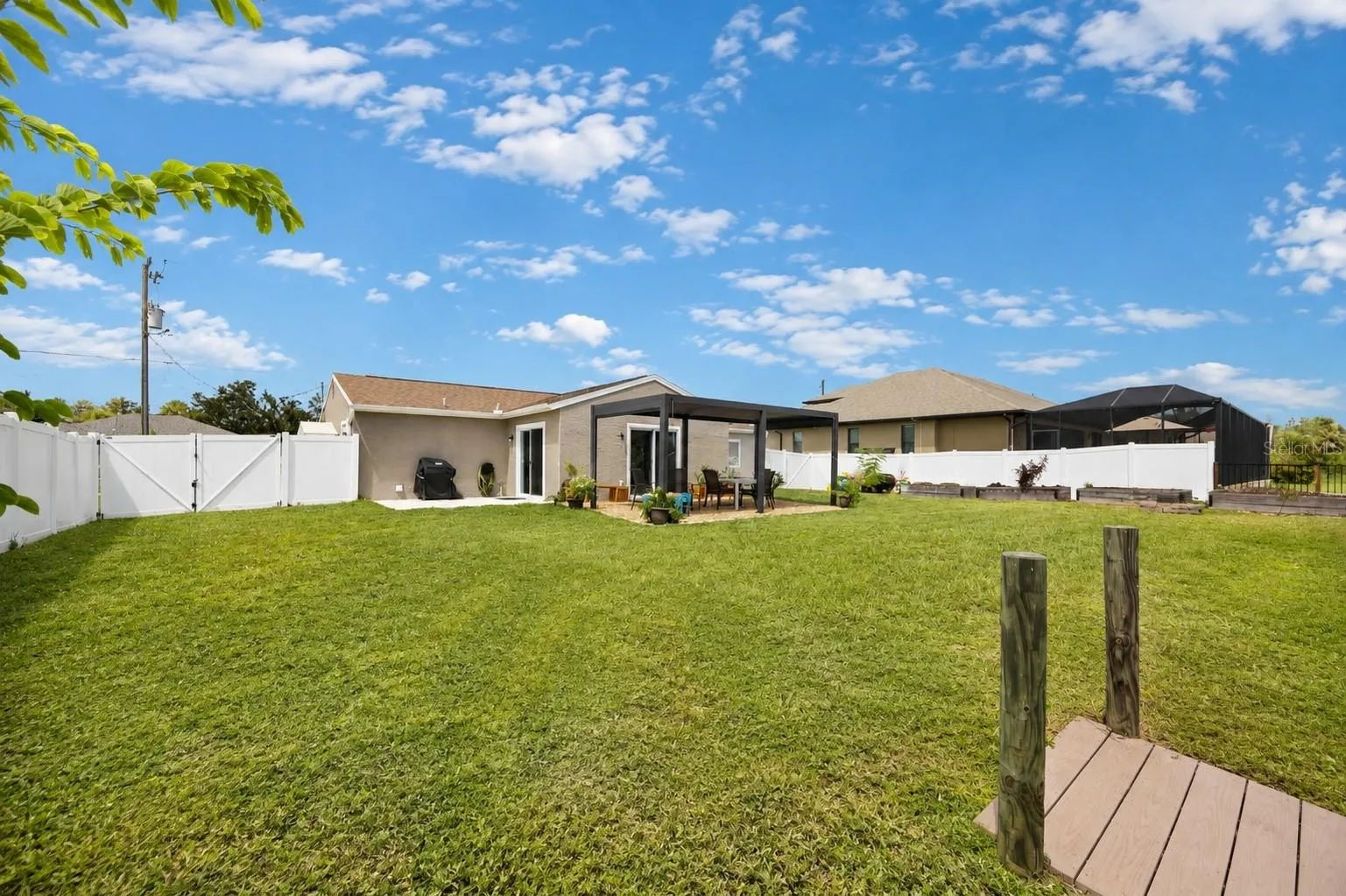 huge, fully fenced backyard