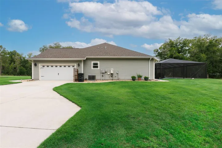 Garage/Driveway View