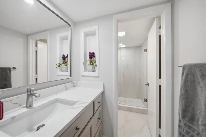 Completely updated 2nd bath.