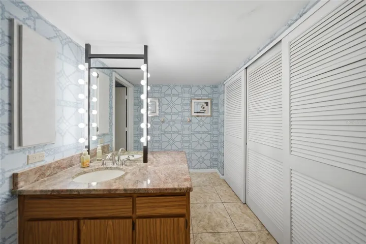 Master vanity.