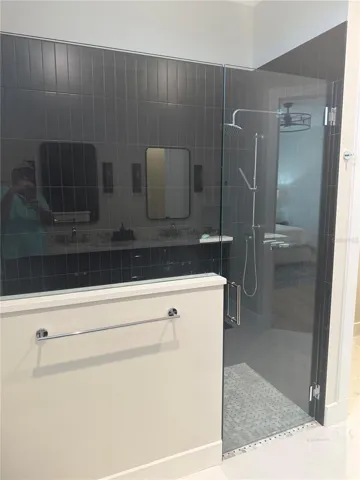 Main bathroom Shower