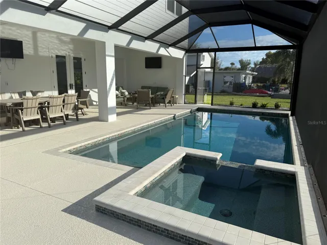 Large, enclosed lanai