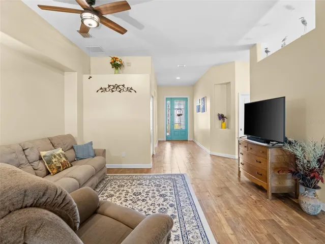Spacious layout perfect for relaxing and entertainin