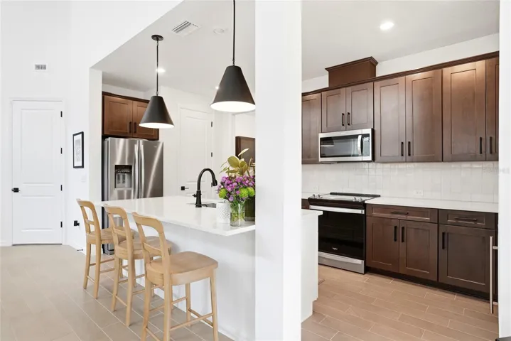 Upgraded Light Fixtures, Appliances