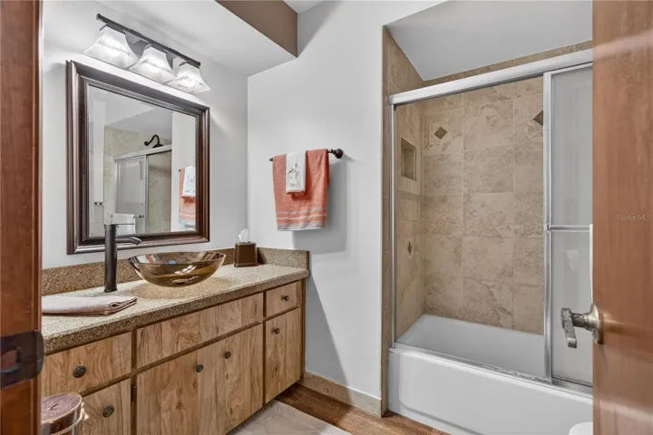 2nd Bathroom with Tub