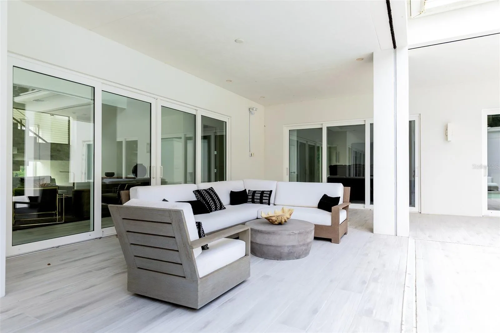 Rear Covered Lanai