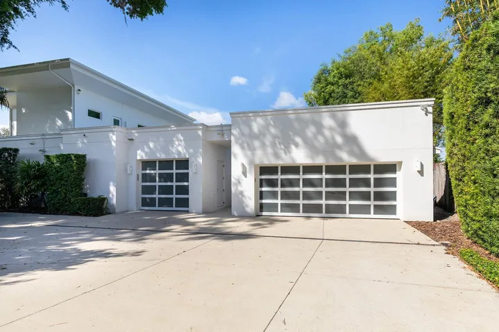 1-Car & 2-Car Garage Drive Way
