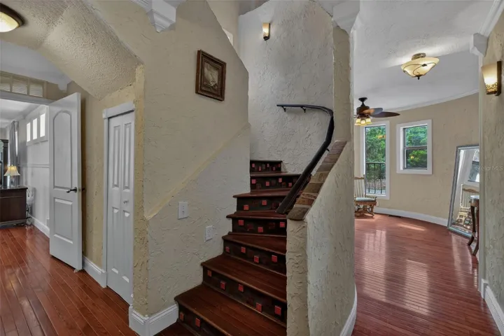 Second level landing; note the riser detail on the stairs!