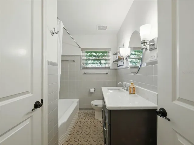 Full Bath.