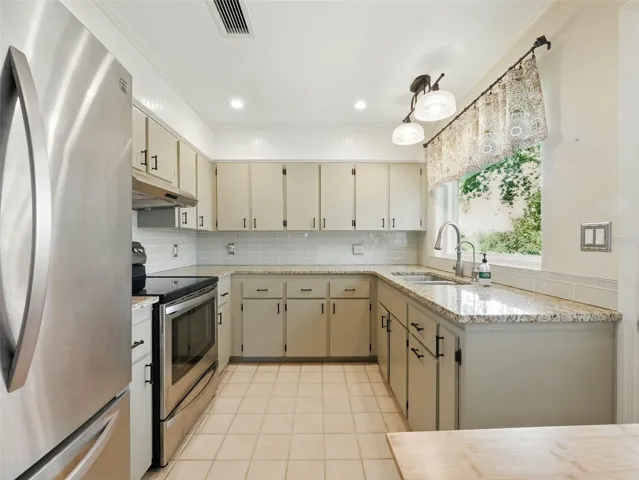 Beautiful kitchen.