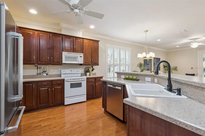 Kitchen w/ 42