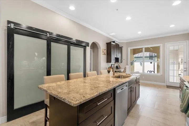 KITCHEN | LARGE PANTRY
