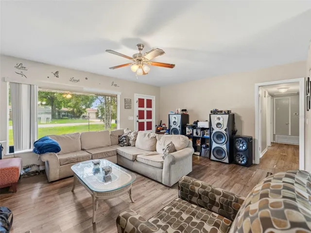 This room will welcome your guests!