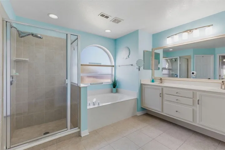 Primary bath, double vanities, soaking tub,separate shower