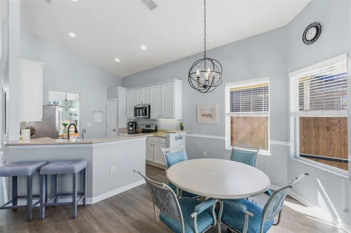 Ample space for more seating and chatting with the chef here
