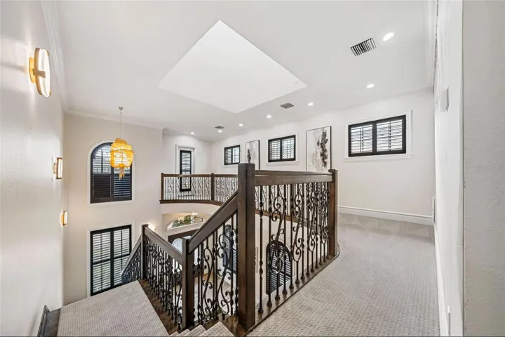 Upper Landing to 2nd floor