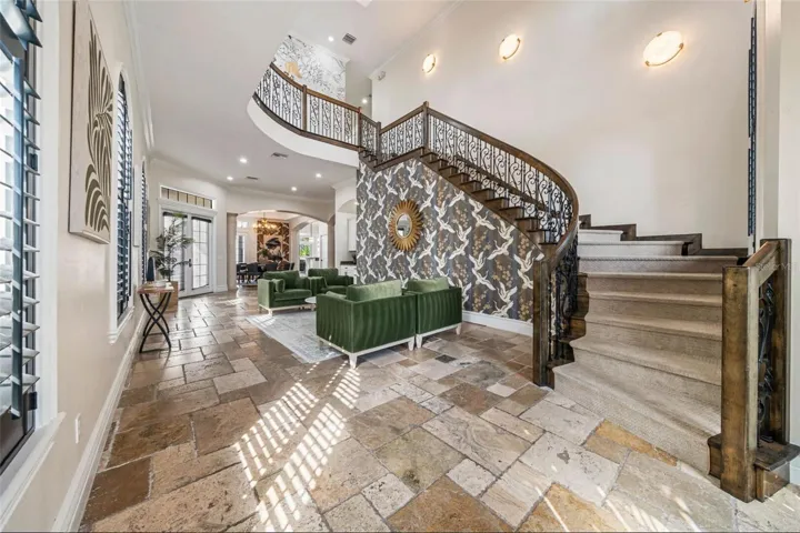 Entry/Foyer
