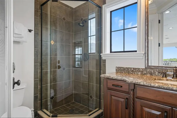 3rd story FULL bath