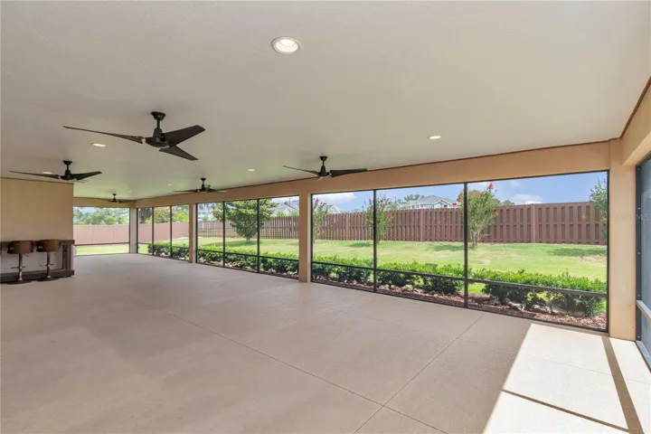 Screened spacious lanai
