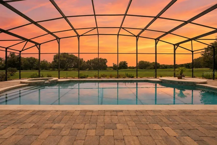 Heated Saltwater Pool w/Spa