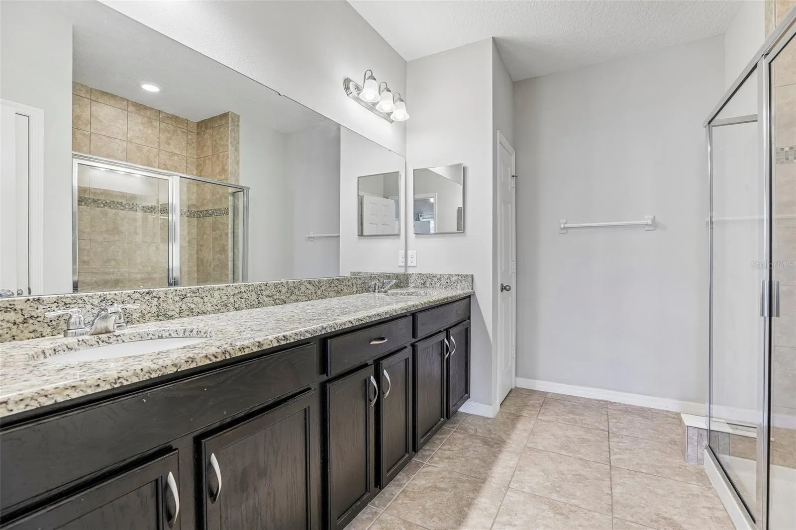 Primary en-suite bath.
