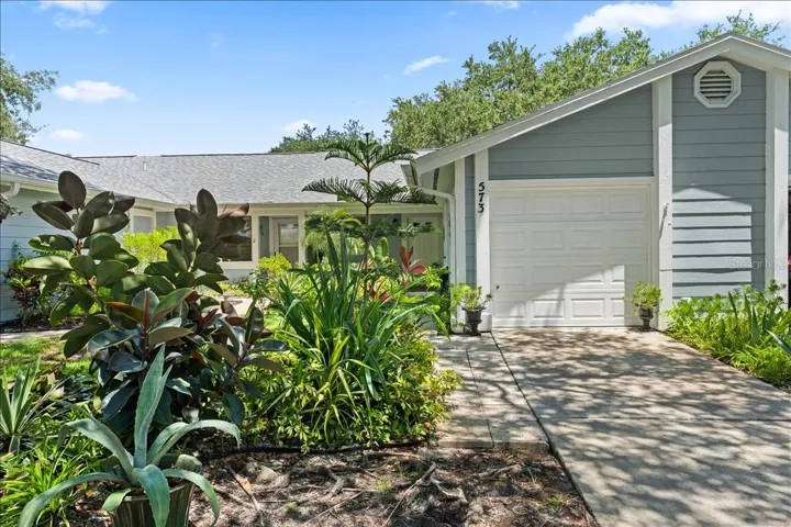 Charming, Updated 2 Bedroom Villa