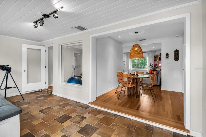 Dining/ Sunroom